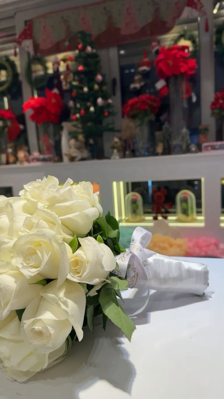 باقة العروس الرومانسية البيضاء