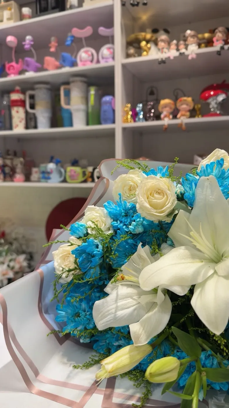 باقة ازرق مع ابيض 